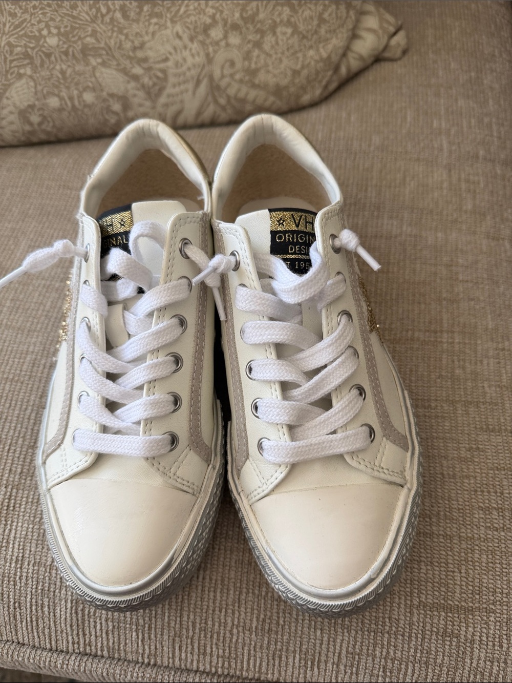 Vintage Havana Platform White Low-Top Sneakers with Gold Accent.